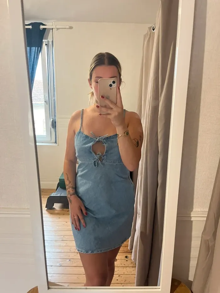 robe bershka taille M en jean - photo numéro 3