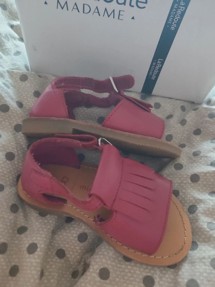 Sandales en cuir fille taille 20