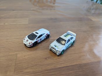 Lot 133 de 2 petites voitures une sport et une police étrangère