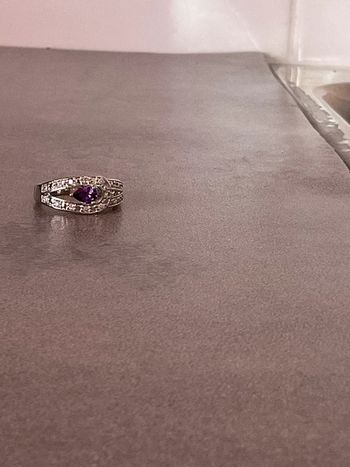 Bague avec pierre violette neuve