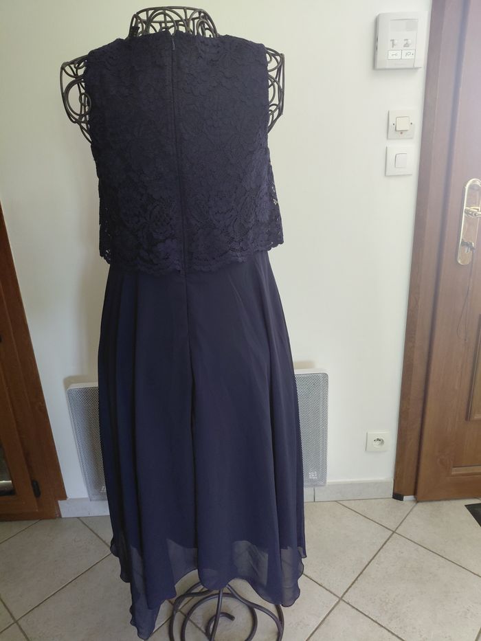Robe de cérémonie avec haut dentelle - photo numéro 2