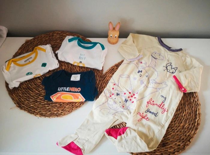 Lot pyjama bodies 9M