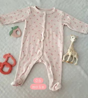 Pyjama rose 1 piece ouverture devant 06mois