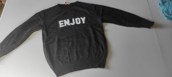 Pull noir avec écriture strass