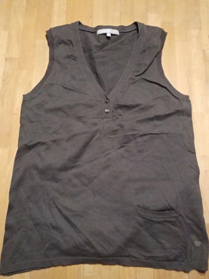 Petit pull sans manches