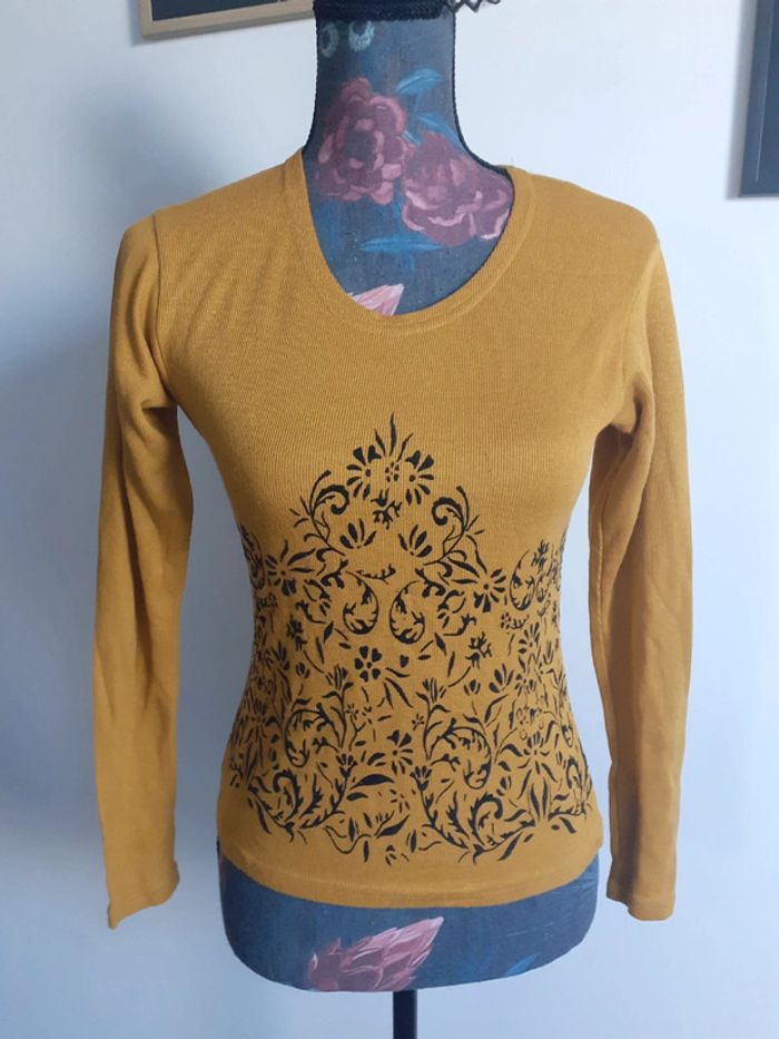 Pull moutarde arabesque 34