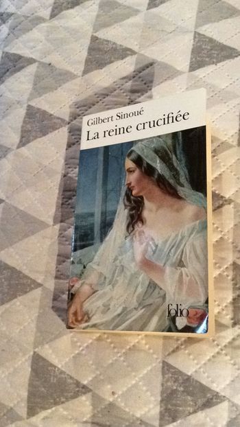 #la Reine crucifié par Gilbert Sinoué