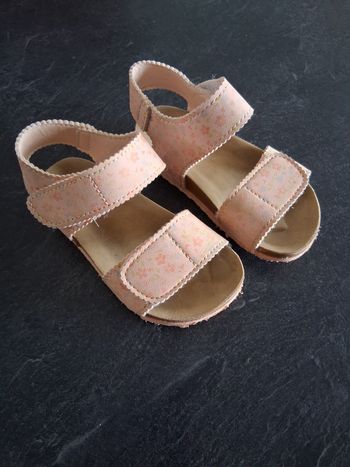 Sandales fille a scratchs rose clair motifs fleurs pointure 25