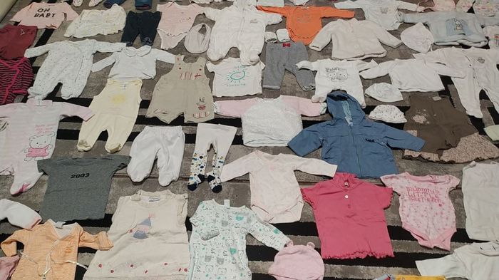 Lot vêtements pour bébés - photo numéro 3