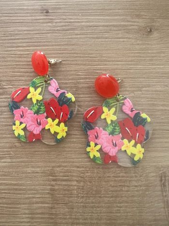 Paire de boucles d’oreilles fleuries