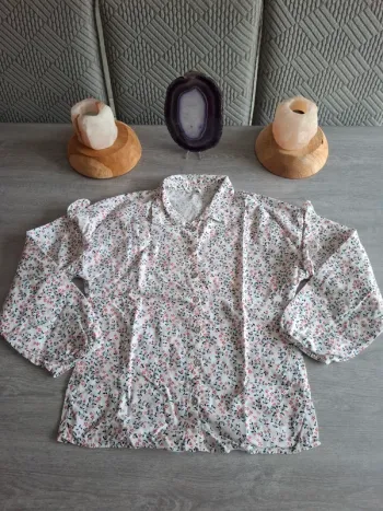 Superbe chemise fleurie taille 12 ans