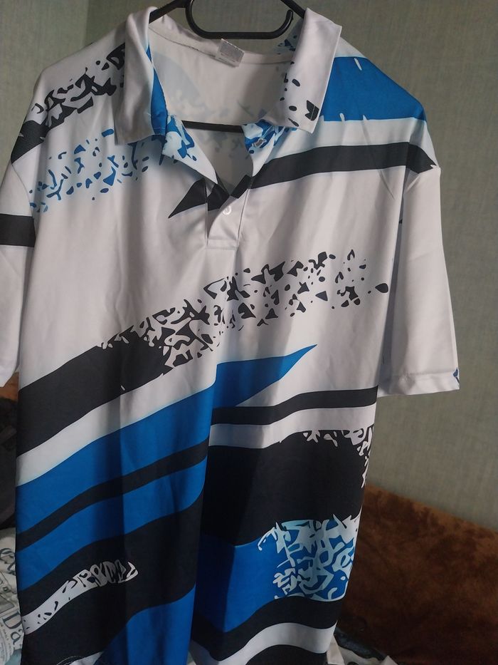 Polo tout neuf jamais porté.