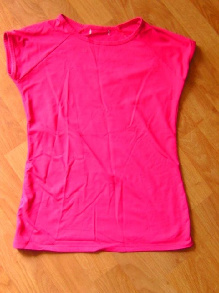 Tee shirt rose fuchsia taille S TBE