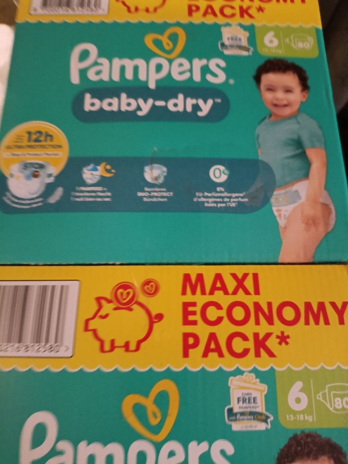 deux cartons de couche pampers baby dry taille 6