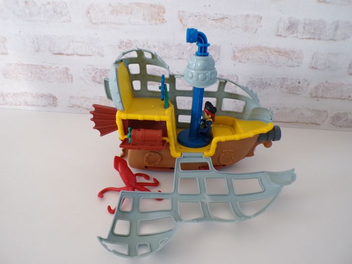 Jake et les pirates du Pays Imaginaire - L'aventure sous-marine de Bucky - photo numéro 2