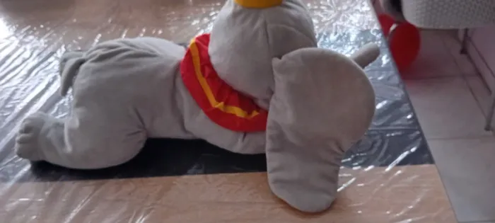 Superbe peluche dumbo couché en très bon état - photo numéro 3