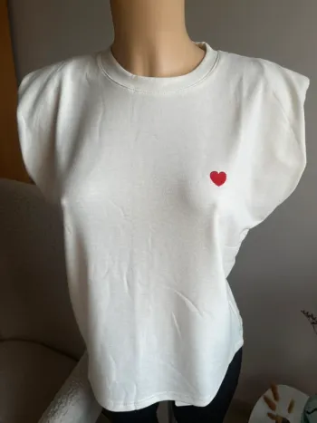 T-shirt blanc à épaulettes