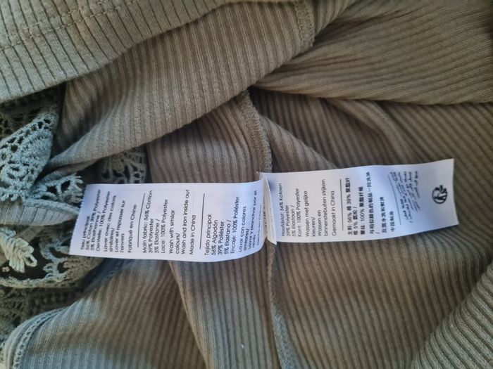 T-shirt côtelé kaki dentelle dans le dos - photo numéro 3