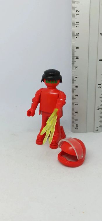 Homme robot rouge avec éclair playmobil