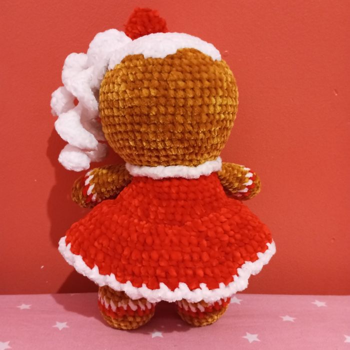 Noël : jolie demoiselle en pain d'épices au crochet - photo numéro 3