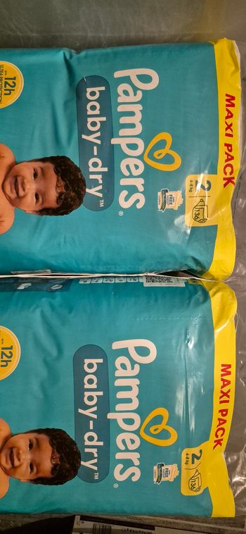 Pampers  Taille 2  ( 272 couches )