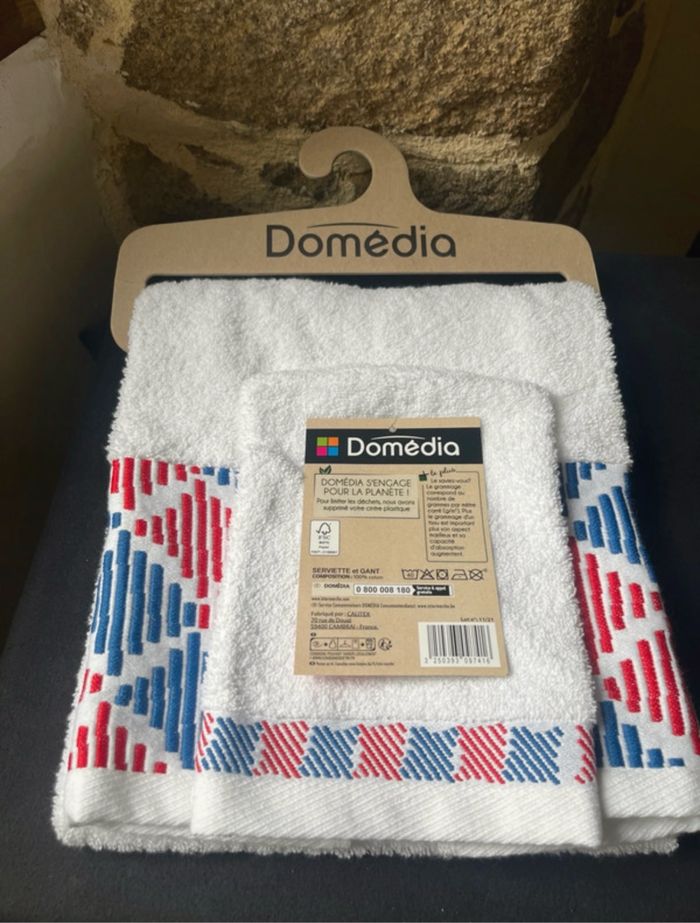 Serviette et gant Domedia neuf