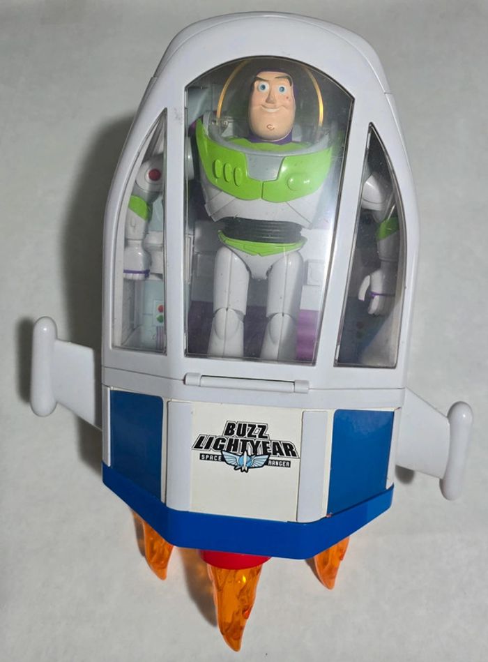 Figurine toy story buzz l’éclair + vaisseau - photo numéro 2