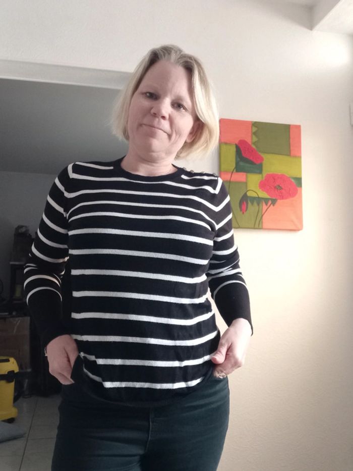 Joli petit pull rayé noir et blanc 34