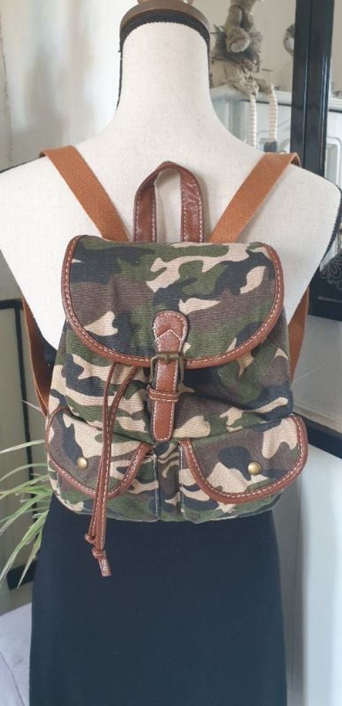 Sac à dos à main imprimé militaire simili poches rabats