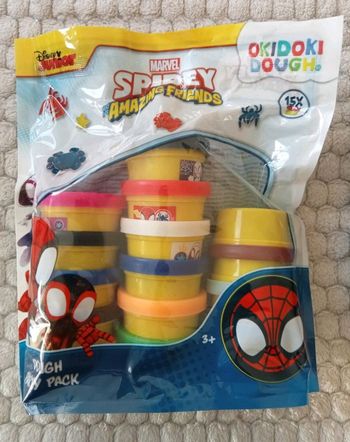 15 pots de pâtes à modeler Spider Man