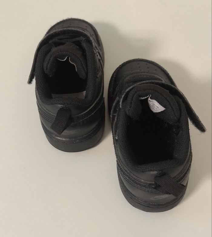 Nike Enfant – Baskets Noires – Taille 23,5 (US 7C) - photo numéro 5