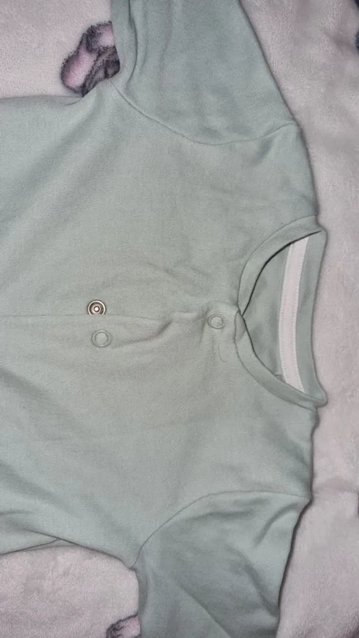 Pyjama 0/3 mois en très bon état - photo numéro 3