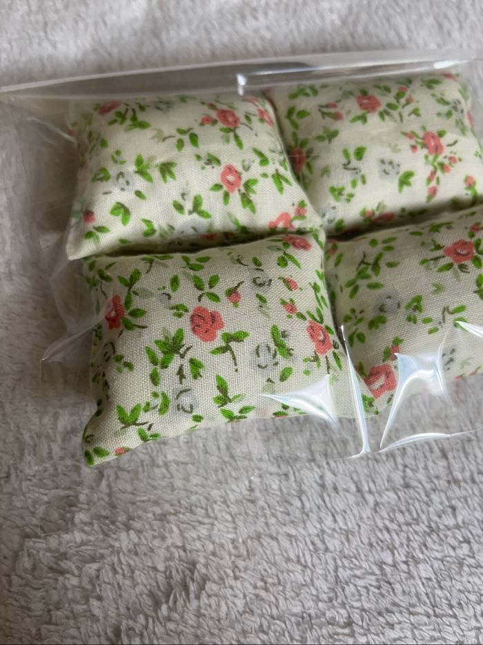Lot de coussins pour barbie Neuf - photo numéro 2