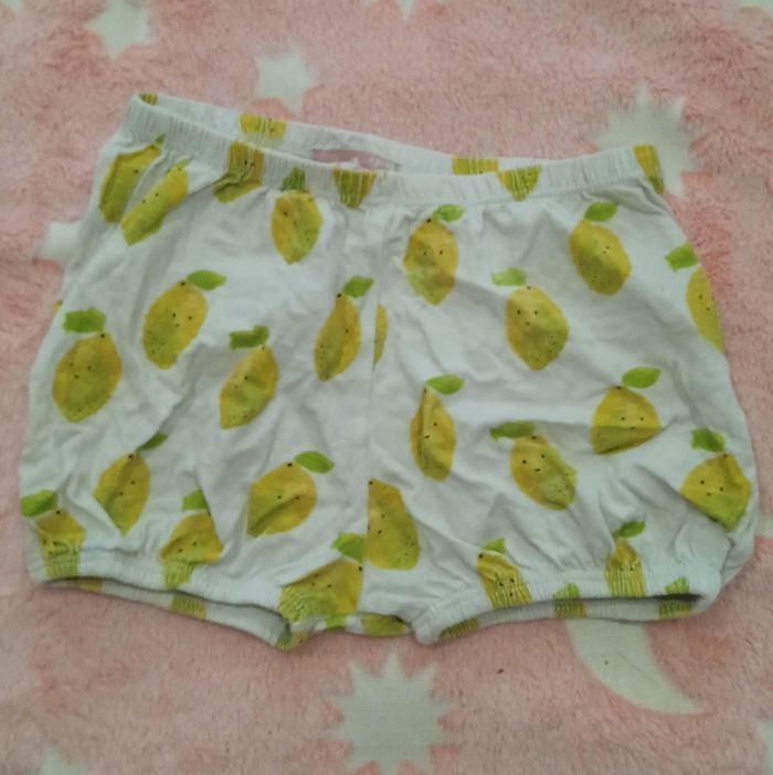 Short fille
