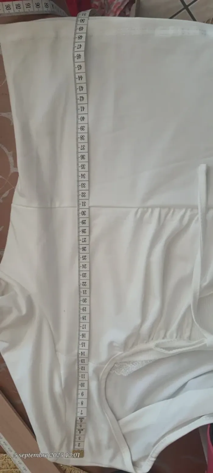 Joli haut blanc neuf - photo numéro 5
