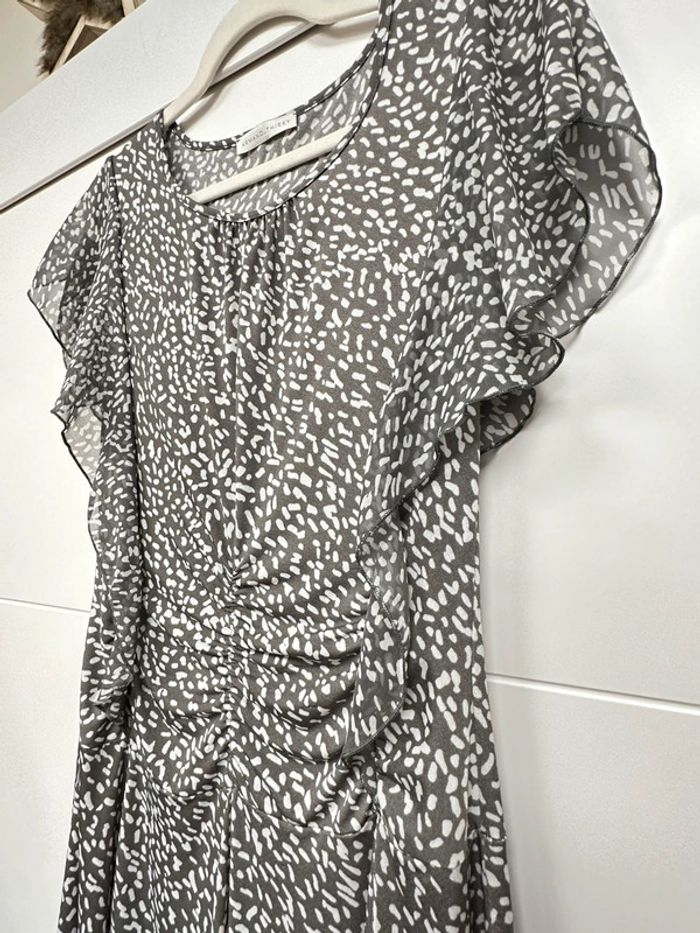 Robe Armand Thiery taupe et blanche - photo numéro 2