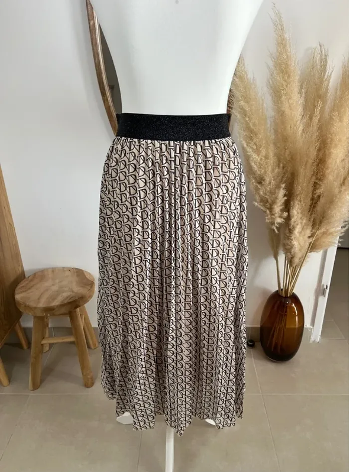 Jupe midi beige avec monogramme D - photo numéro 5