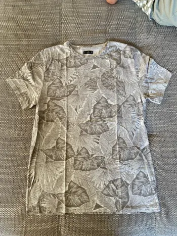T shirt lefties