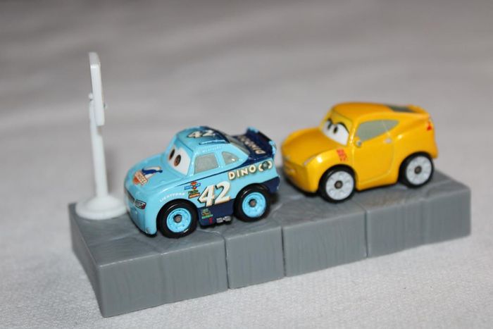 Disney Pixar lot voiture minature film "cars"