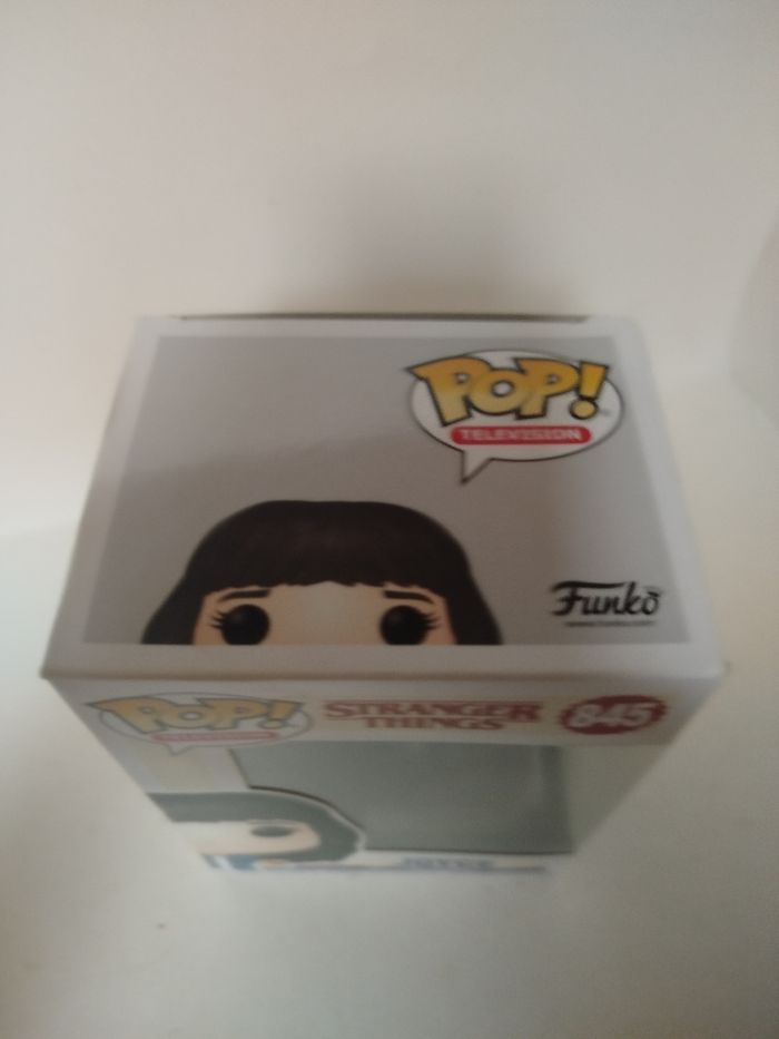 Funko pop Joyce Byers (Stranger things) - Numéro 845 - photo numéro 8