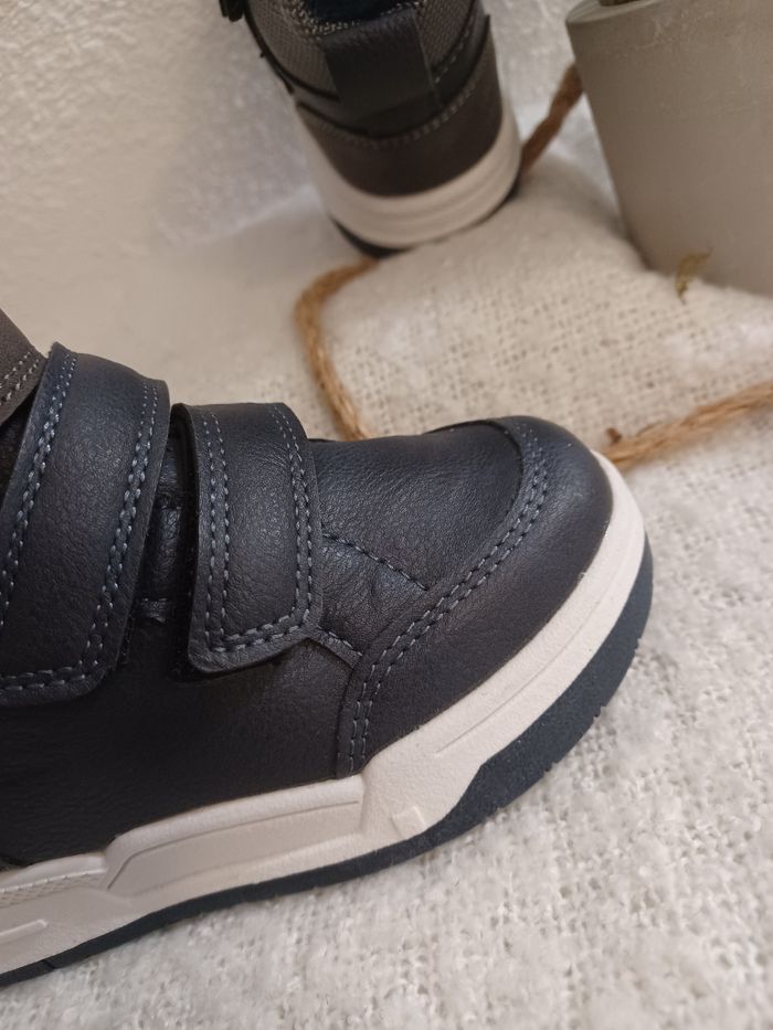 Chaussures garçon T 24 - photo numéro 4