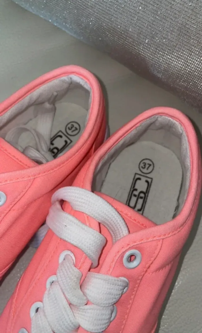 Baskets basses roses corail neuves - Taille 37 - Style Casual - photo numéro 3