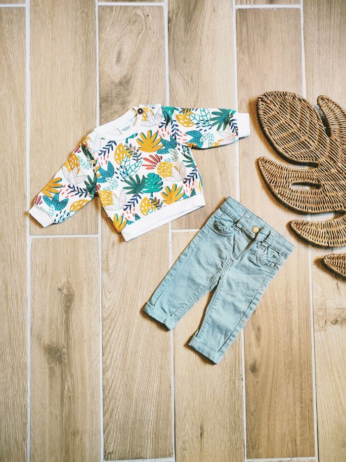 🌴Tape à l'oeil - Ensemble Pantalon toile kaki et sweat motifs feuilles tropicales - Taille 3 mois