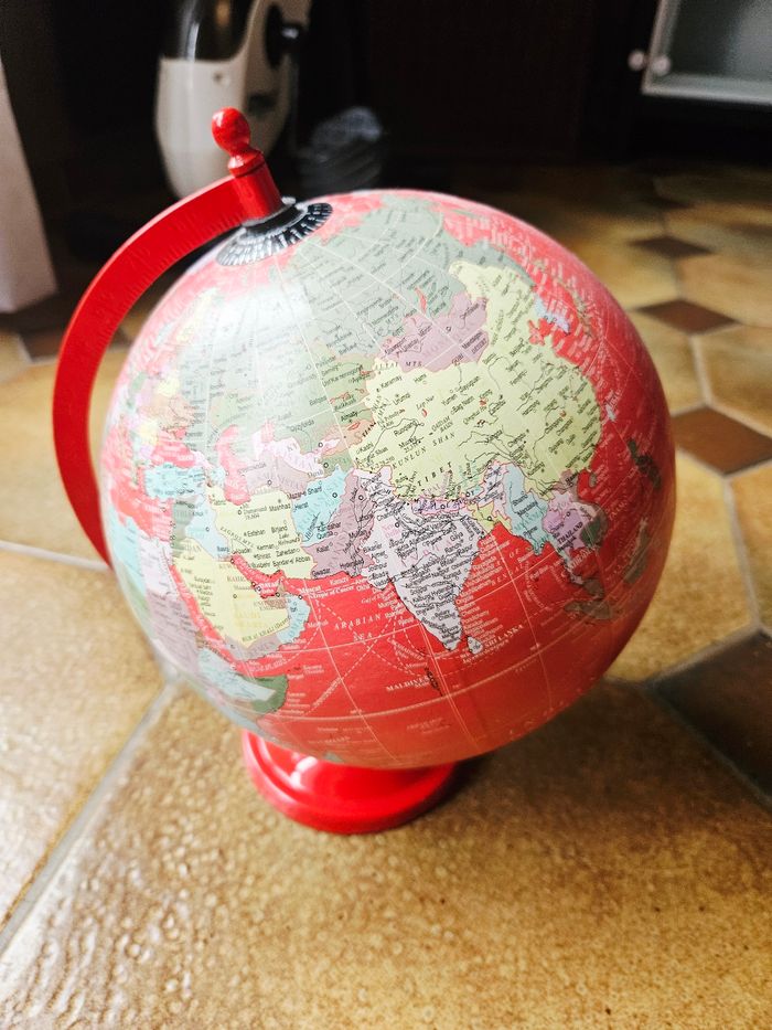 Mapemonde rouge Maisons du monde - photo numéro 3