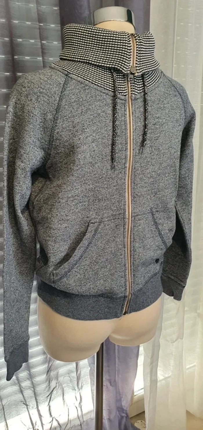 Veste ripcurl comme neuve XS - photo numéro 2