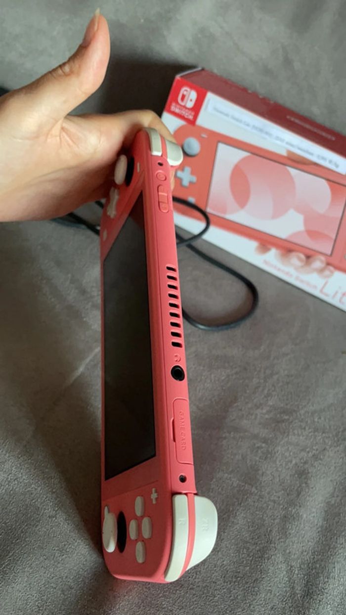 Nintendo Swtch Lite Corail état neuf - photo numéro 5