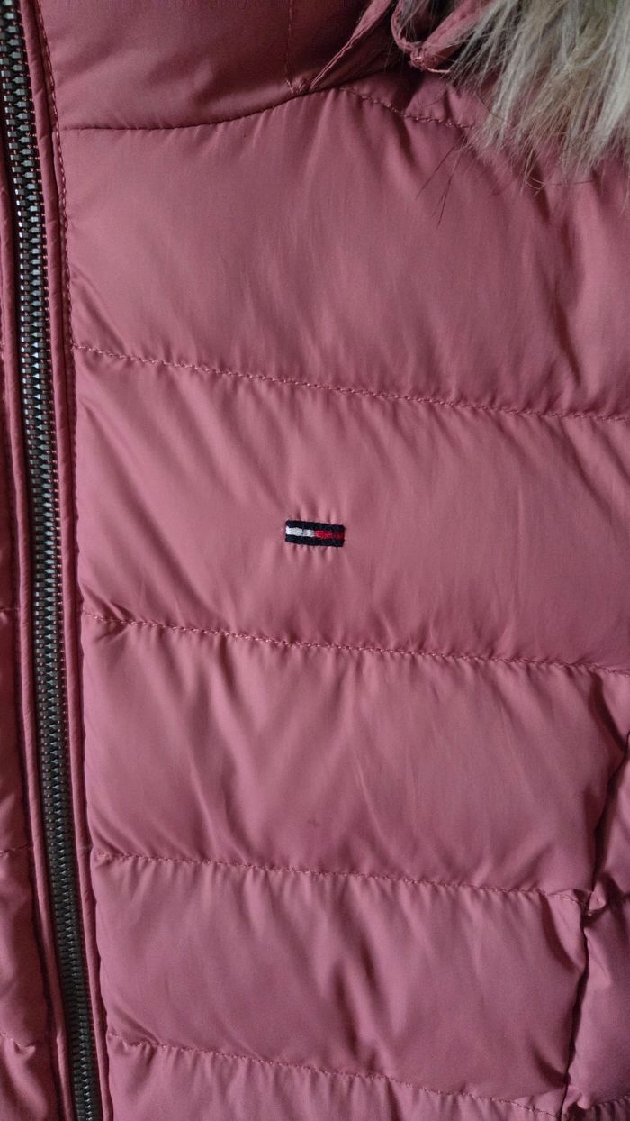 Doudoune manteau rose tommy hilfiger capuche fausse fourrure manches longues fermeture eclaire - photo numéro 2