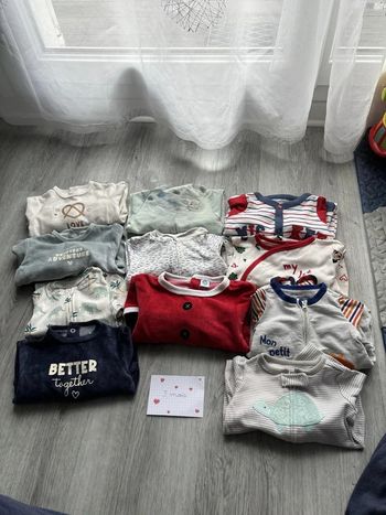 Lot pyjama taille 3 mois.