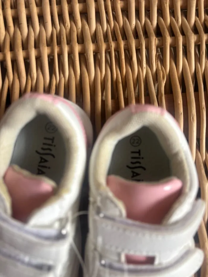 Chaussures à scratch. Pointure 22 neuf avec étiquette - photo numéro 5