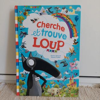 Livre géant Cherche et trouve
le loup